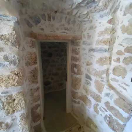 Kato Rouga By Christos Papadeas Oitylo